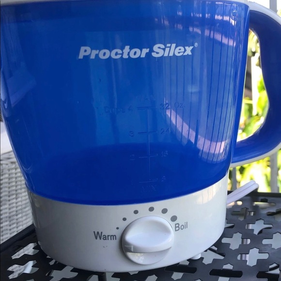 Plastic tea pot